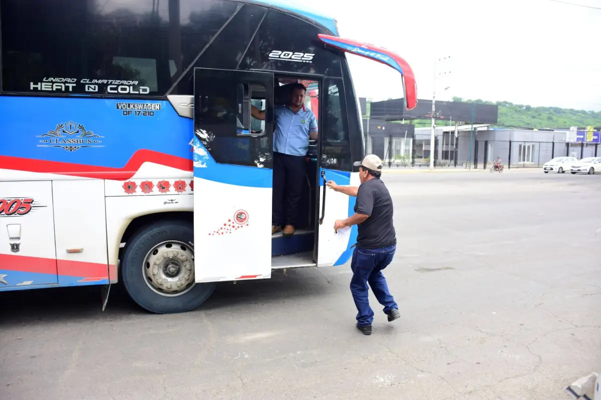 ¿Se paraliza el transporte urbano en Portoviejo? Gremio anuncia medida por falta de controles, producción El Diario
