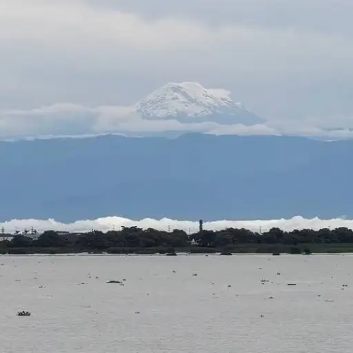 El volcán Chimborazo “apareció” de repente en Guayaquil y las fotos se tomaron las redes sociales