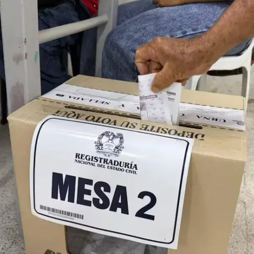 Colombia vota en elecciones legislativas y primarias presidenciales