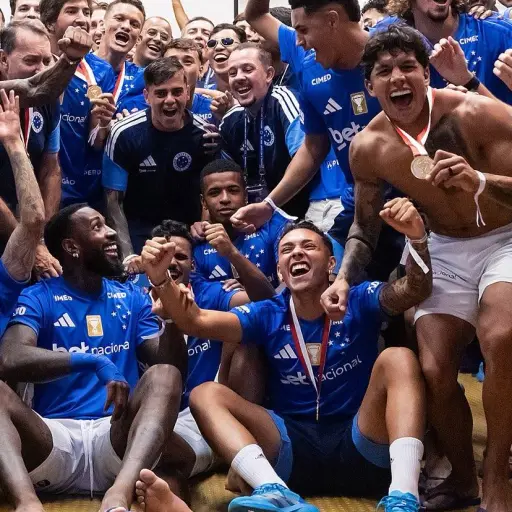 Alan Franco, Alan Minda y Ángelo Preciado expulsados en trifulca de la final del Mineiro. Cheché Arroyo campeón