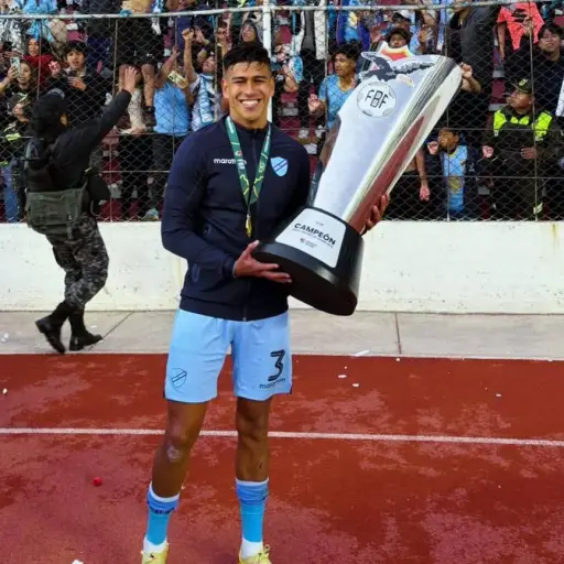 Con Xavier Arreaga y Cristhian Alemán: Bolívar levanta el título del Torneo Amistoso de Verano