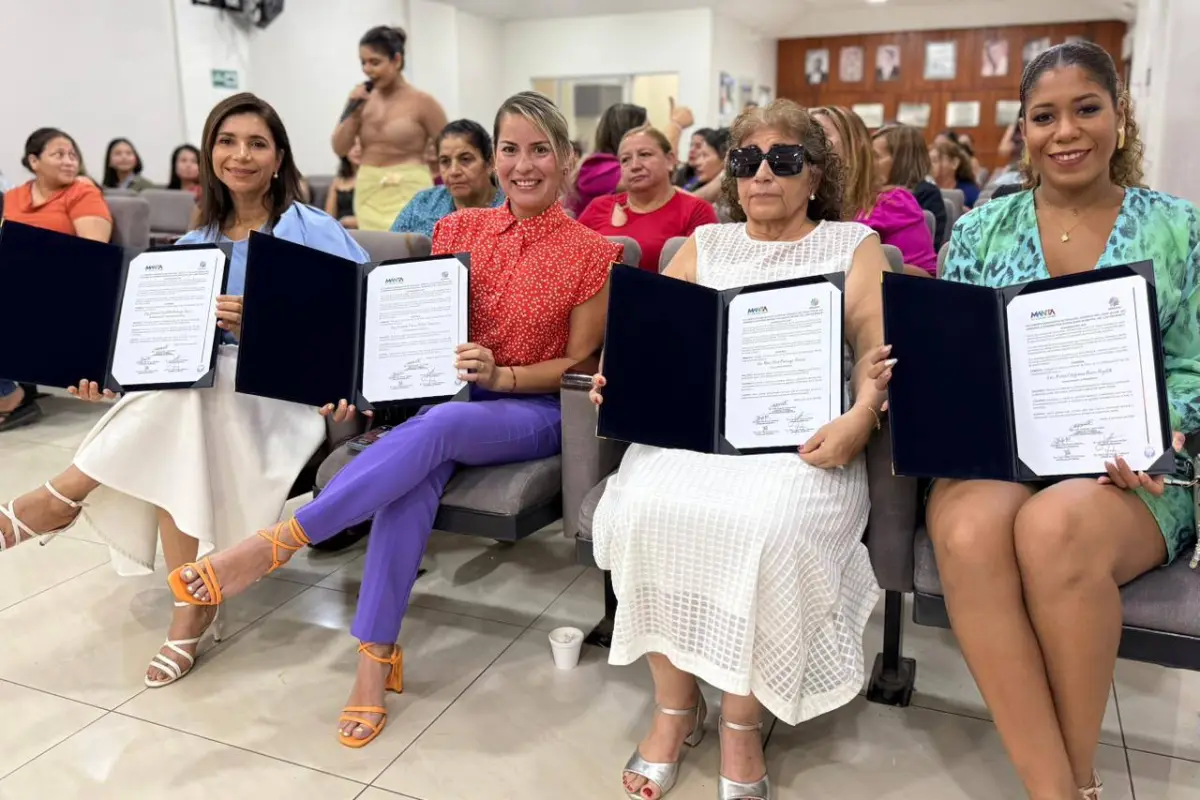 Cuatro de las mujeres condecoradas con el reconocimiento “Legado de Mujeres” en la sesión solemne., El Diario
