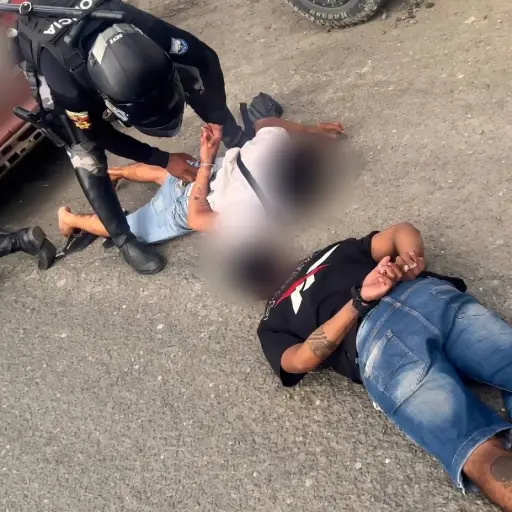 Detenidos en persecución y tiroteo son vinculados con delitos de robo, extorsión y sicariato
