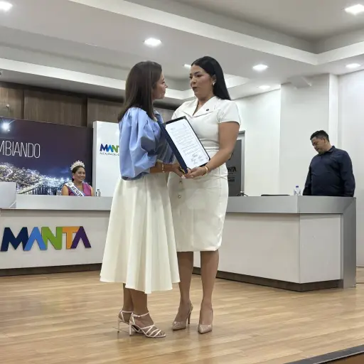 Manta reconoce a ocho mujeres por su aporte al desarrollo del cantón en el Día Internacional de la Mujer