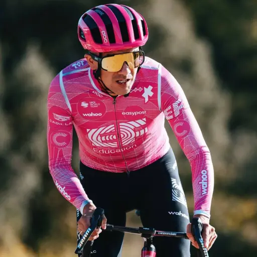 Richard Carapaz finaliza 73° en la contrarreloj inicial de Tirreno-Adriático 2026 ganada por Filippo Ganna  