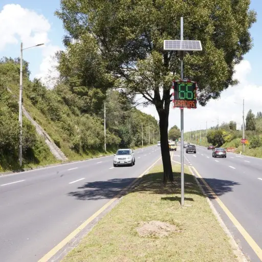 Instalación de radares educativos disminuye velocidad vehicular hasta en 11 km por hora