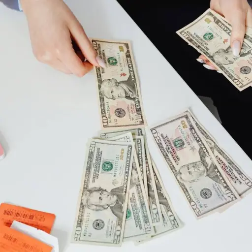 Usuarios de bancos en Ecuador: Cómo ganar dinero ‘sin hacer nada’ con el poder del interés compuesto