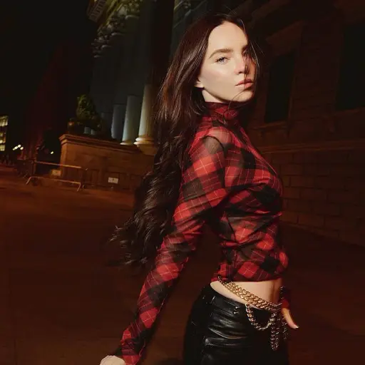 Belinda se vuelve viral en microbús con frase de asalto: “Ya se la saben, carteras y celulares”