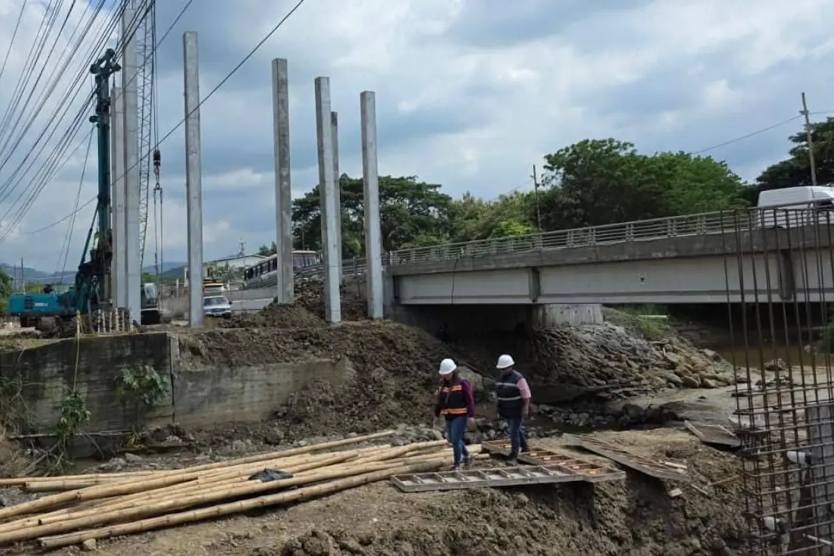 Puentes Quimí y Lodana registran avances superiores al 50% pero acumulan retrasos en Manabí, producción El Diario