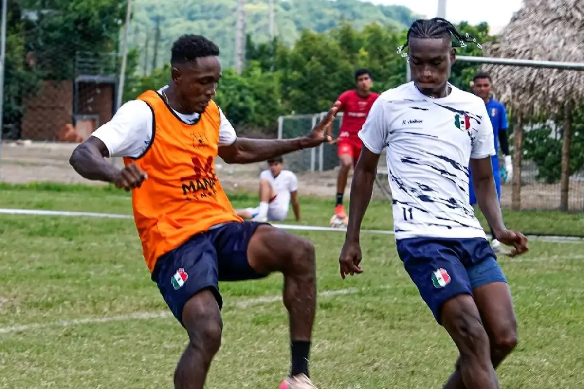 Un entrenamiento de Juventud Italiana previo al torneo de Ascenso., Redes sociales