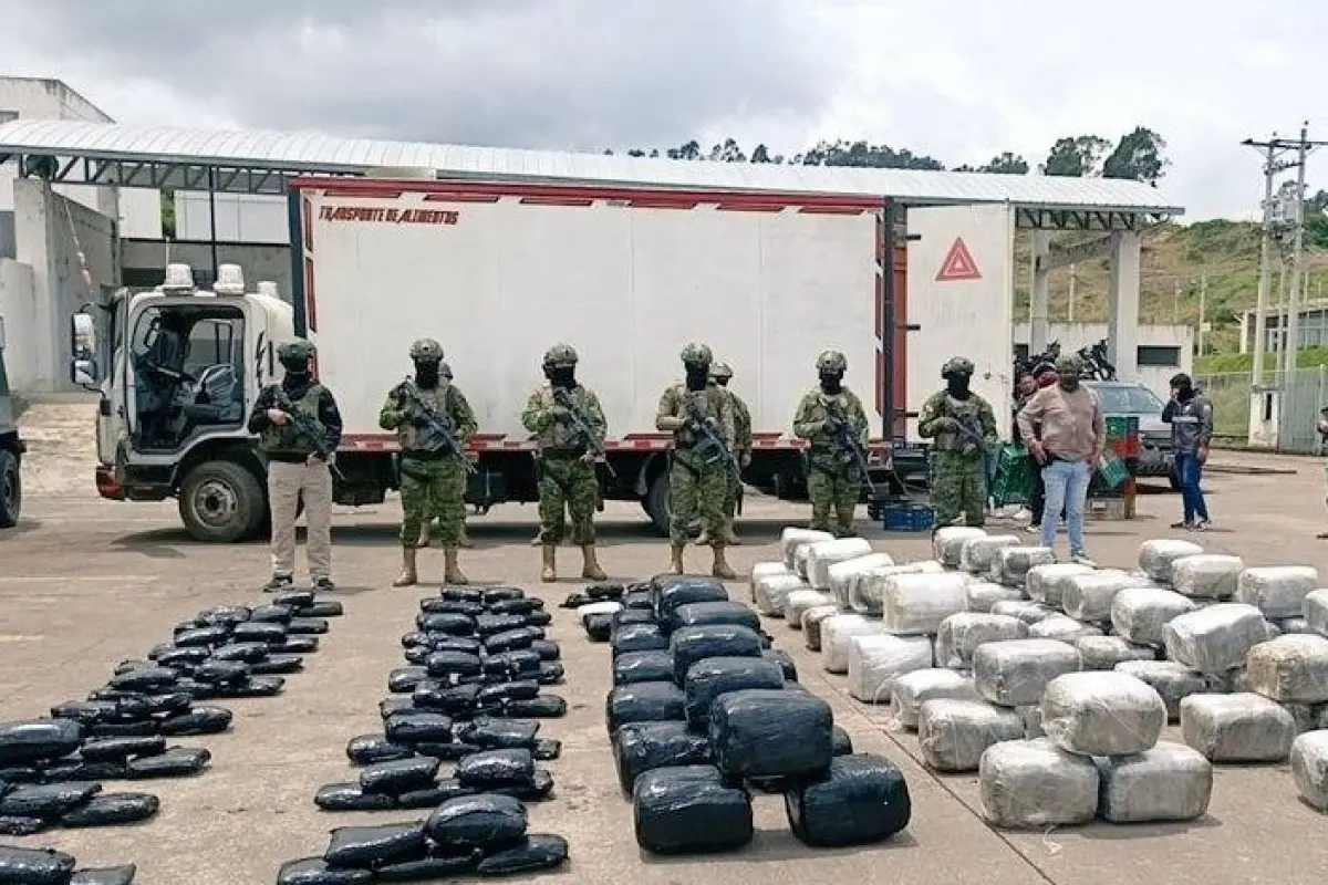 Militares lograron el hallazgo de un camión que transportaba droga., Ejército Ecuatoriano
