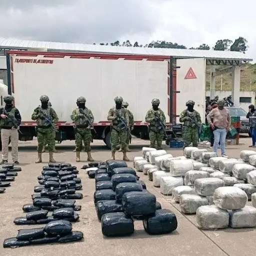 Golpe al narcotráfico: Descubren dentro de camión una sofisticada caleta con media tonelada de droga