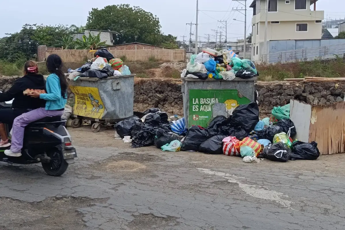 Basura acumulada en una parte del barrio San Pedro., El Diario