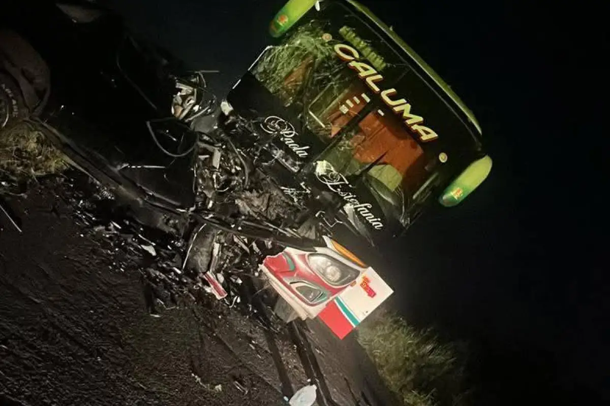 Los Ríos madre y dos hijos mueren en choque entre camioneta y bus en Urdaneta