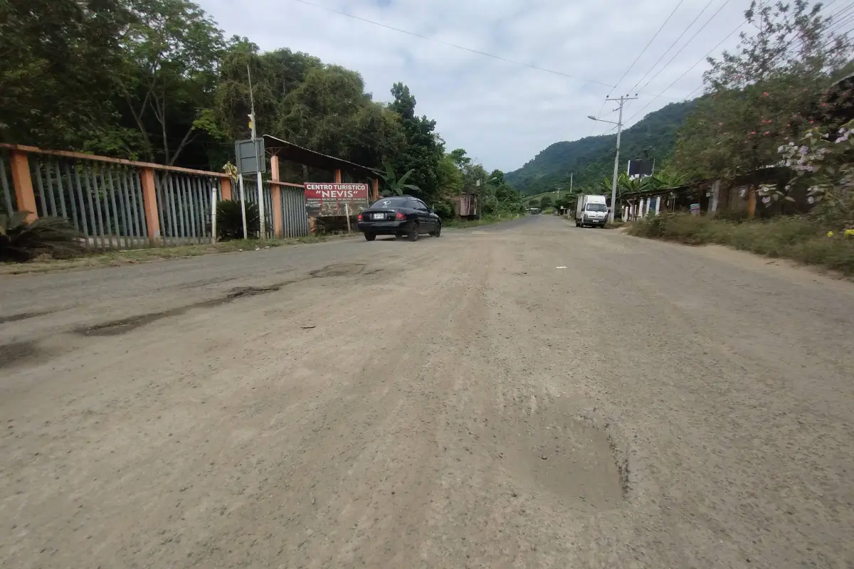 Usuarios denuncian el mal estado de la carretera Santa Ana-Poza Honda, Miguel Cedeño