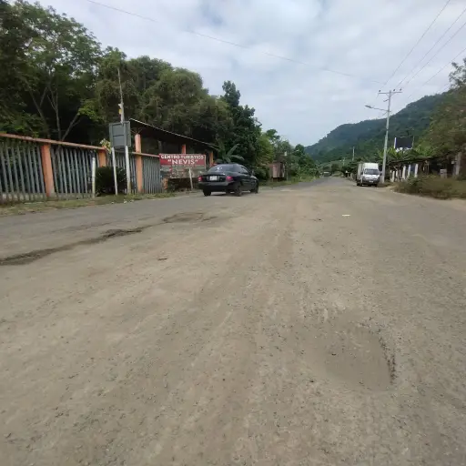 Usuarios denuncian mal estado de la vía Santa Ana–Poza Honda en Manabí