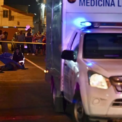 Triple asesinato en Santa Lucía: Hallan a dos víctimas en un vehículo y a otra sobre la calzada