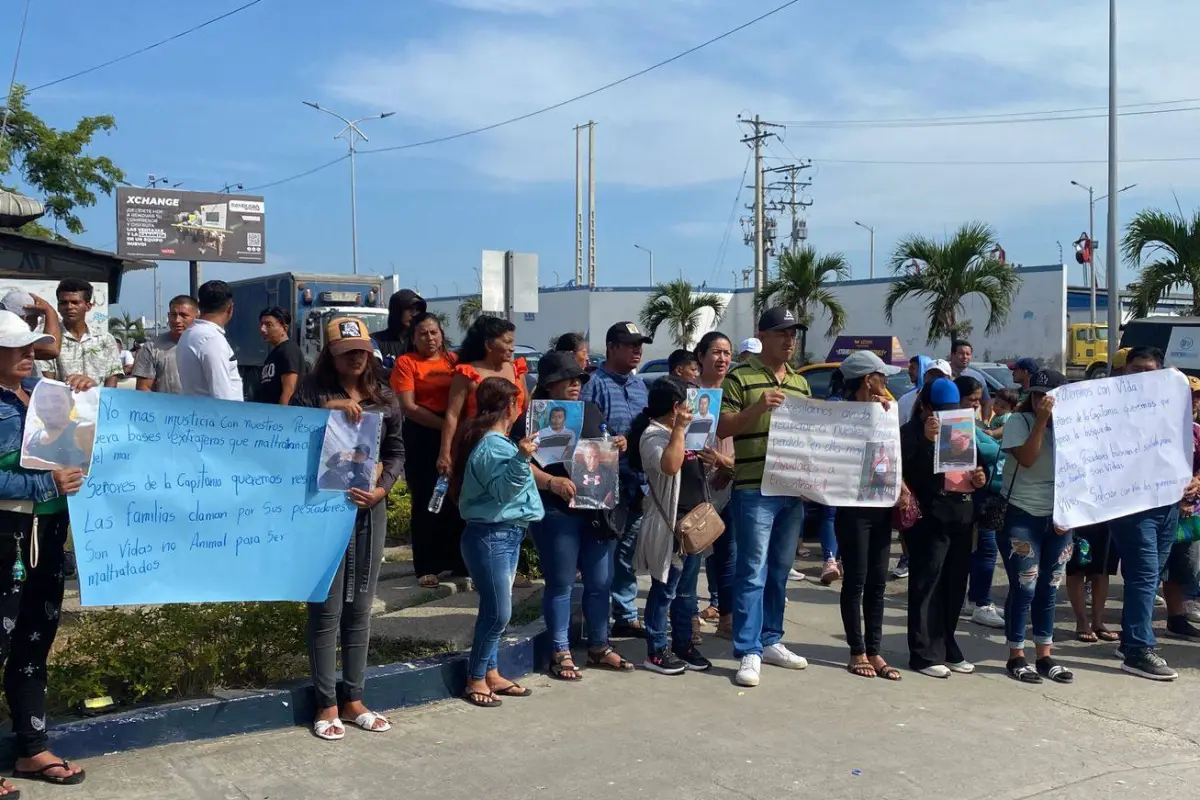 Angustia y desesperación en los familiares de 22 pescadores llevaron a realizar un plantón para exigir acciones., El Diario