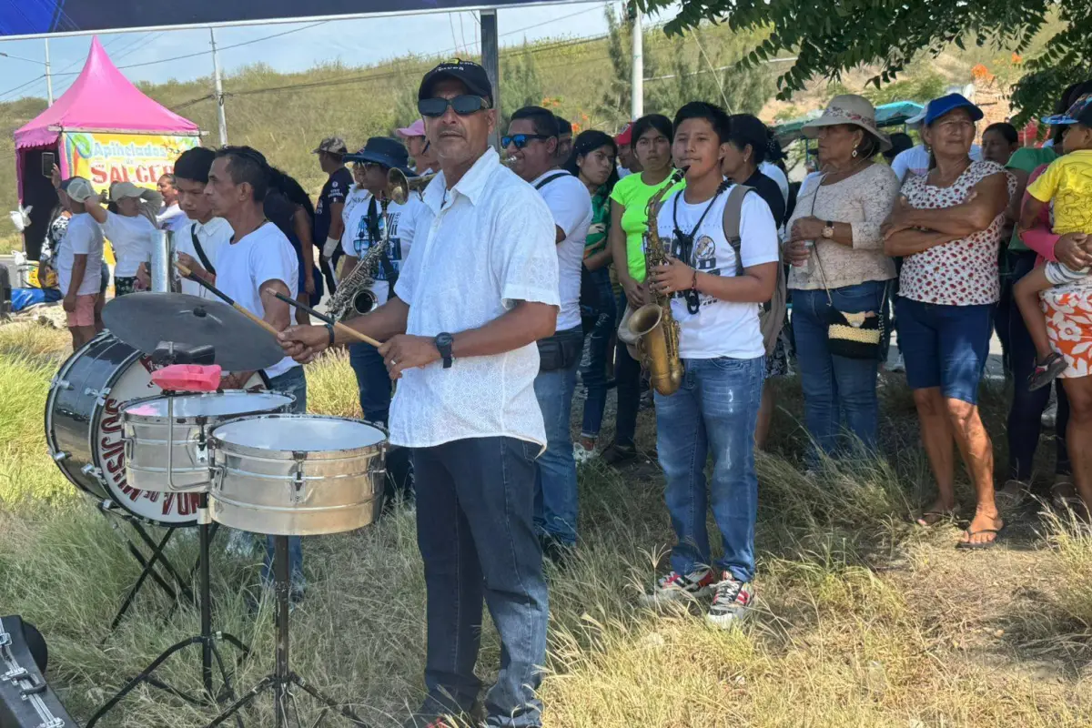 En San Mateo se espera con música, comida y una gran expectativa a los pescadores rescatados., ED