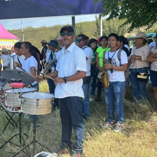Arriban a Guayaquil ocho pescadores manabitas rescatados tras naufragio de la embarcación Negra Duarte II