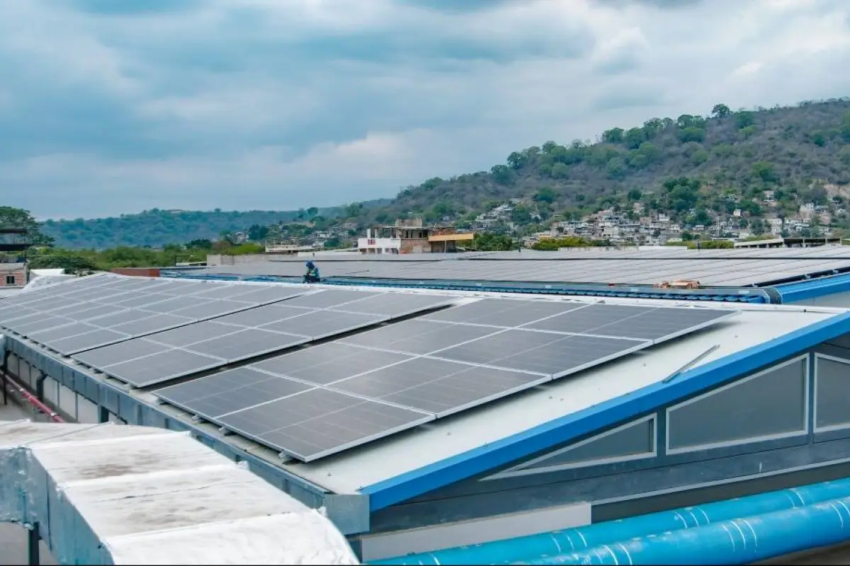 ¿Dónde está el ahorro? Comerciantes del CC1 de Portoviejo piden respuestas sobre sistema fotovoltaico, redes sociales