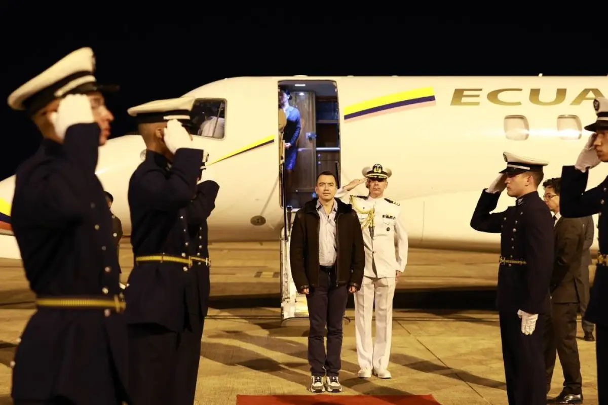 El Presidente Daniel Noboa viajará a Estados Unidos por motivos personales, según decreto.
