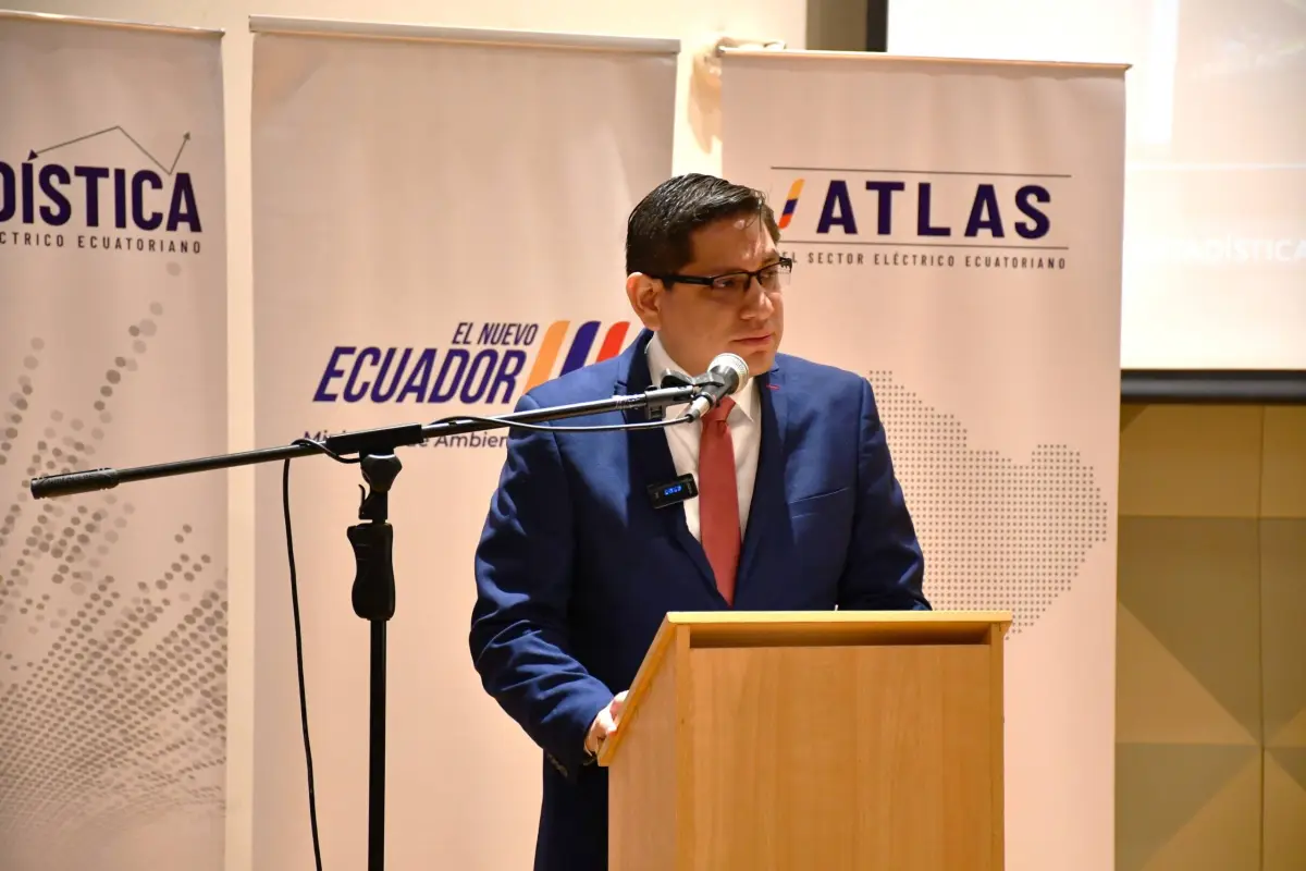 El viceministro de Electricidad y Energía Renovable, Javier Medina, lideró este acto. , Ministerio de Ambiente y Energía