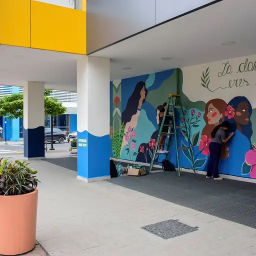 Inauguran mural en el CC1 de Portoviejo en homenaje a mujeres comerciantes