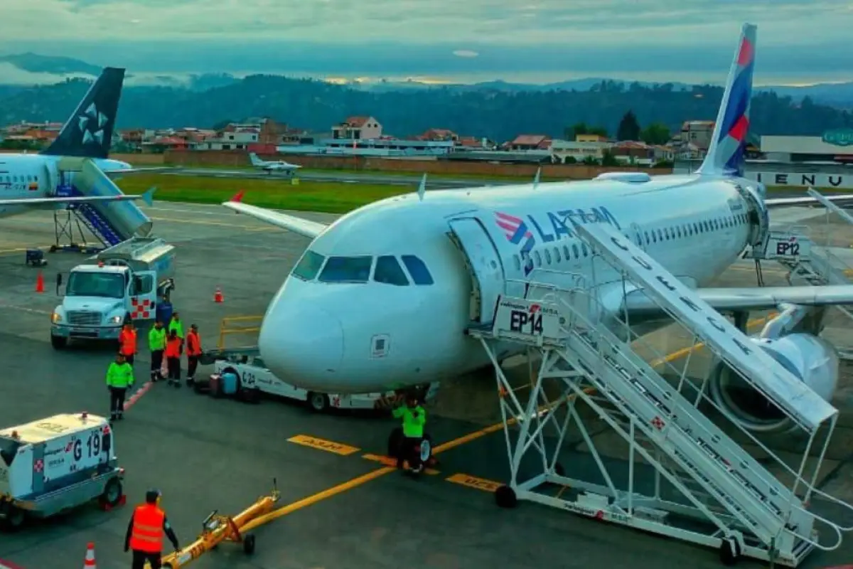 Nueva ruta aérea comercial busca conectar a la ciudad de Cuenca con Galápagos, habrá dos frecuencias semanales.
