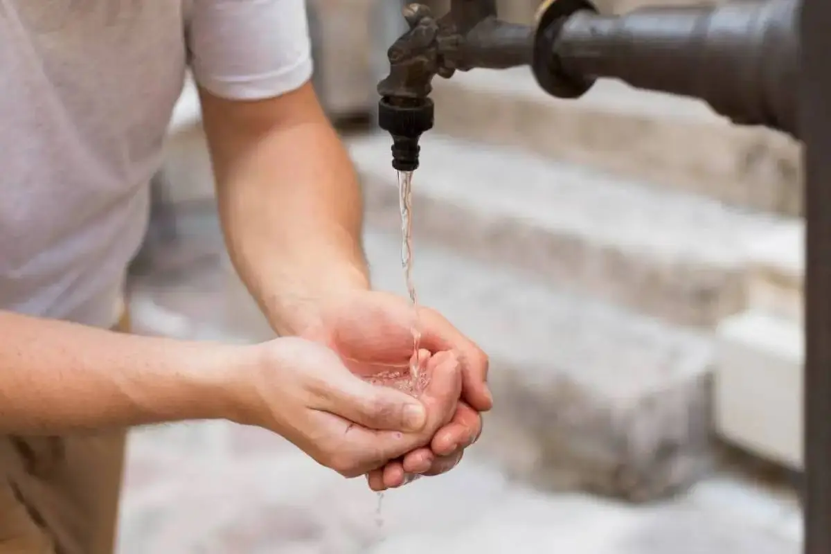 Legislativo aprueba investigación sobre manejo de agua potable en dos provincias., Freepik.