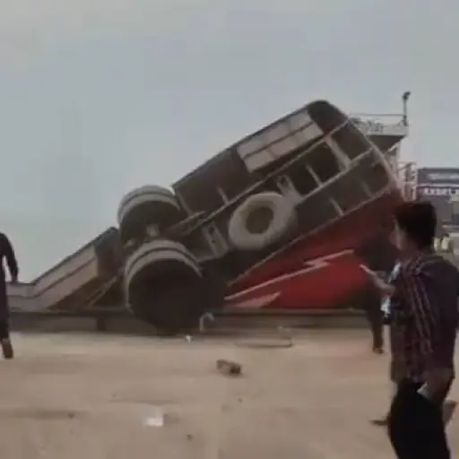 Tragedia en Bangladesh: 25 muertos tras caer autobús al río Padma