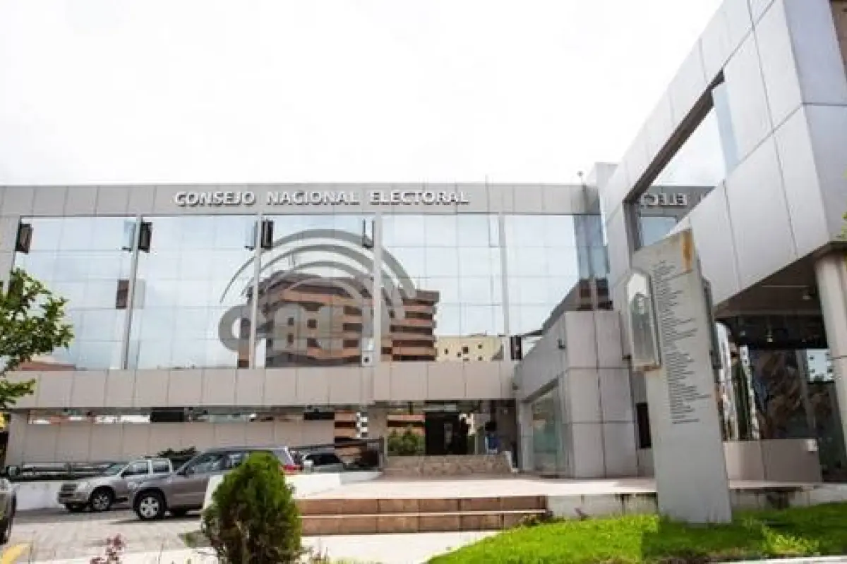 Sesión del Pleno del CNE sobre la cancelación de Unidad Popular y Construye en Ecuador.