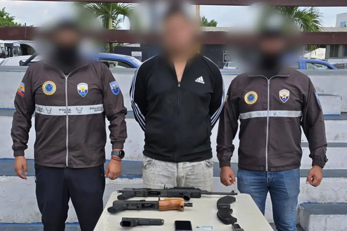 El detenido fue llevado al comando de la Policía Nacional en Portoviejo. , Cortesía Policía Nacional