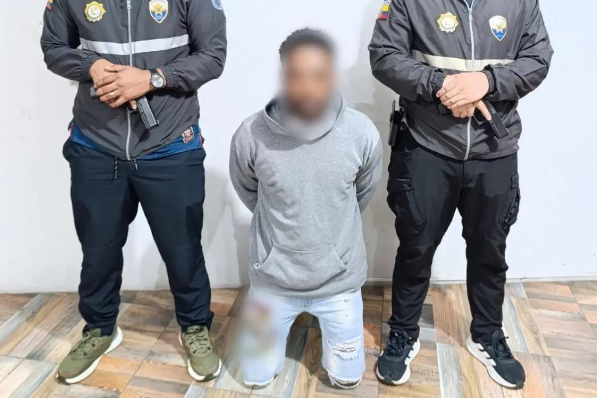 Santo Domingo aprehenden a ciudadano por tráfico de drogas y suplantación de identidad durante operativo