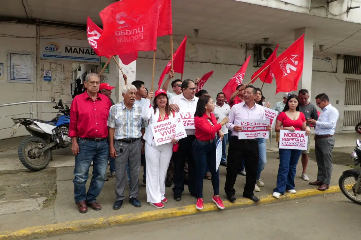 Plantón en Portoviejo marca rechazo a decisión del CNE sobre Unidad Popular , producción El Diario