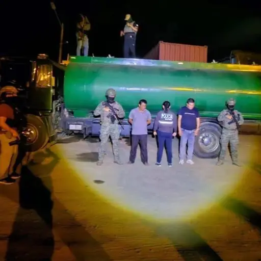 Desmantelan centro ilegal de combustible en Montecristi y detienen a dos personas