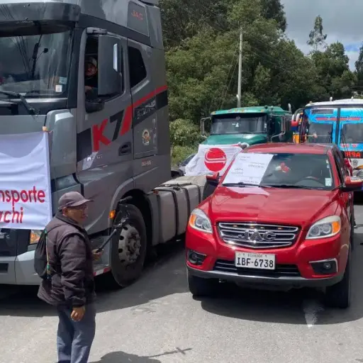 Rumichaca reabre tras 19 días de bloqueo pese a persistir el conflicto arancelario