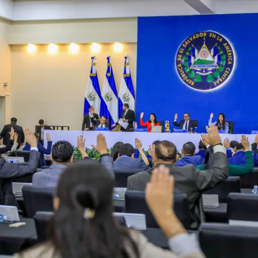 Asamblea salvadoreña avala cadena perpetua para adolescentes en casos de homicidio y terrorismo