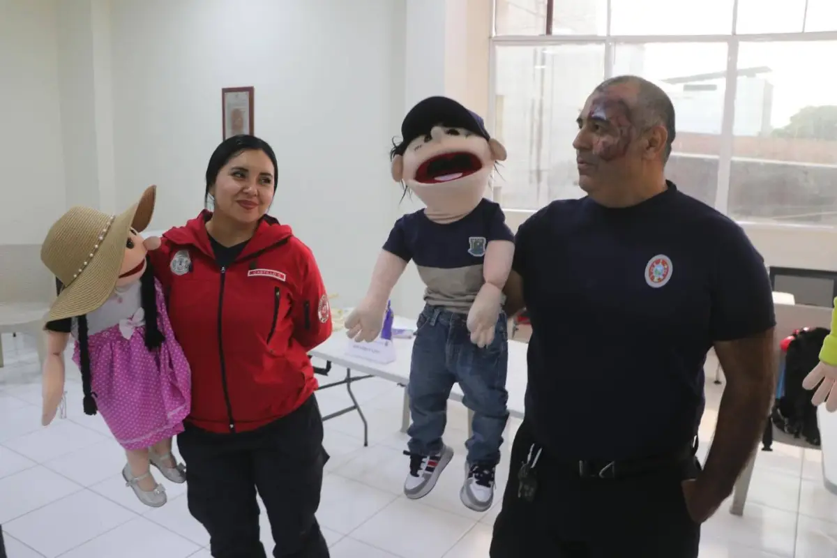 Bomberos de Manta culminan curso para acercar mensajes de seguridad a los más pequeños., El Diario