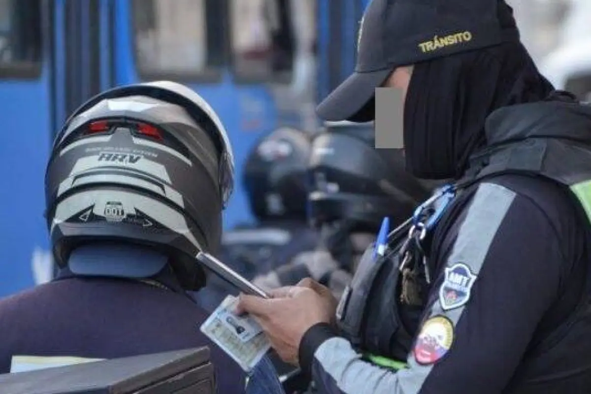 Se investiga el accionar de un agente de tránsito., Quito Informa