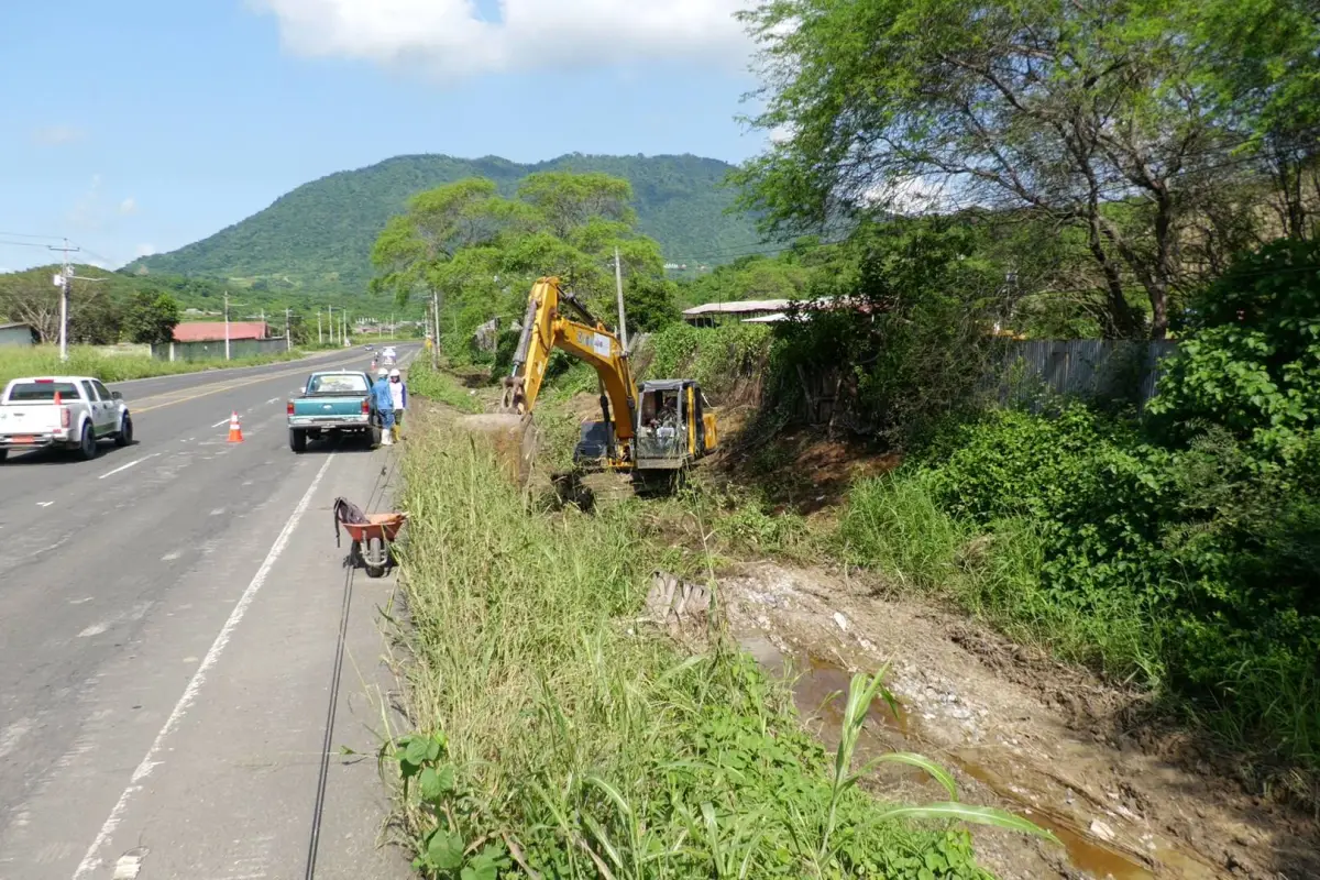 Vía Portoviejo–Montecristi entra en mantenimiento con inversión de ,6 millones, producción El Diario