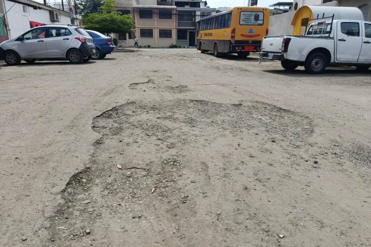 El Palmar sigue esperando asfaltado de parqueaderos desde administración de Agustín Intriago., El Diario