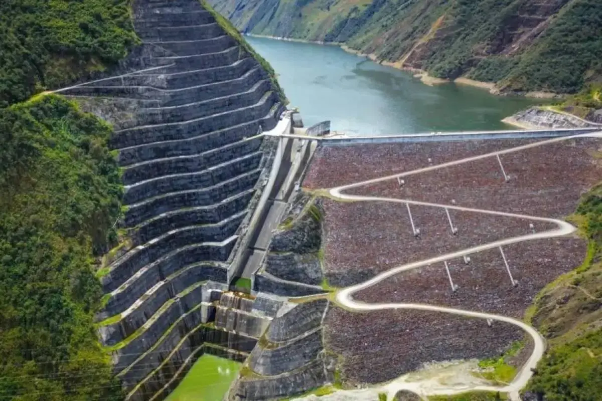 Sistema eléctrico de Ecuador registra déficit de 900 a 1.000 MW por bajo nivel de Mazar y Coca Codo Sinclair., Celec