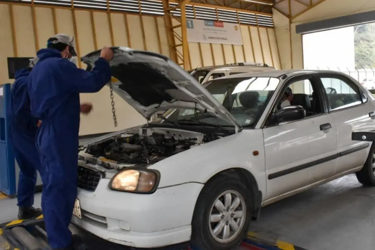 Matriculación vehicular en Ecuador: El Gobierno Nacional evalúa retirar a municipios la competencia del trámite.