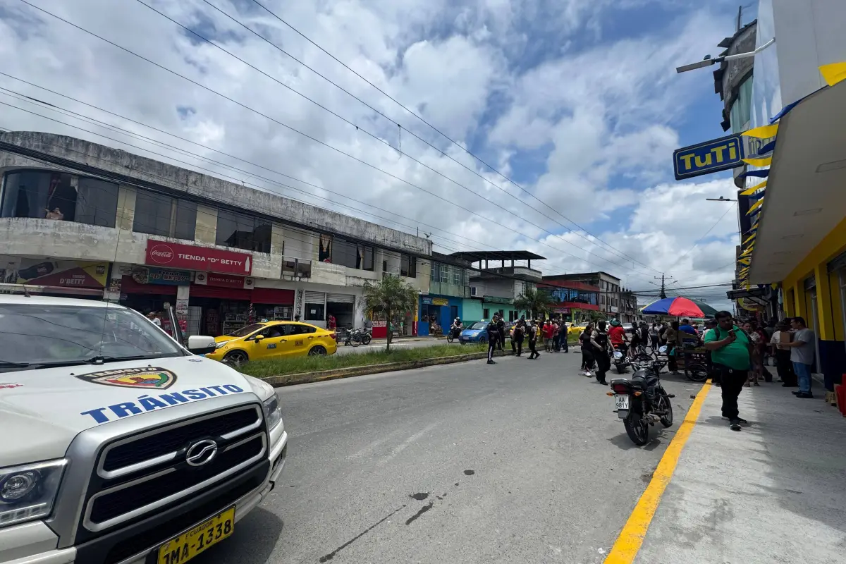 Un muerto en Santo Domingo lo hallaron sobre el parterre tras un accidente aún bajo investigación
