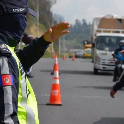 Quito aplica restricción vehicular este 25 de marzo con horarios definidos y control de placas 5 y 6