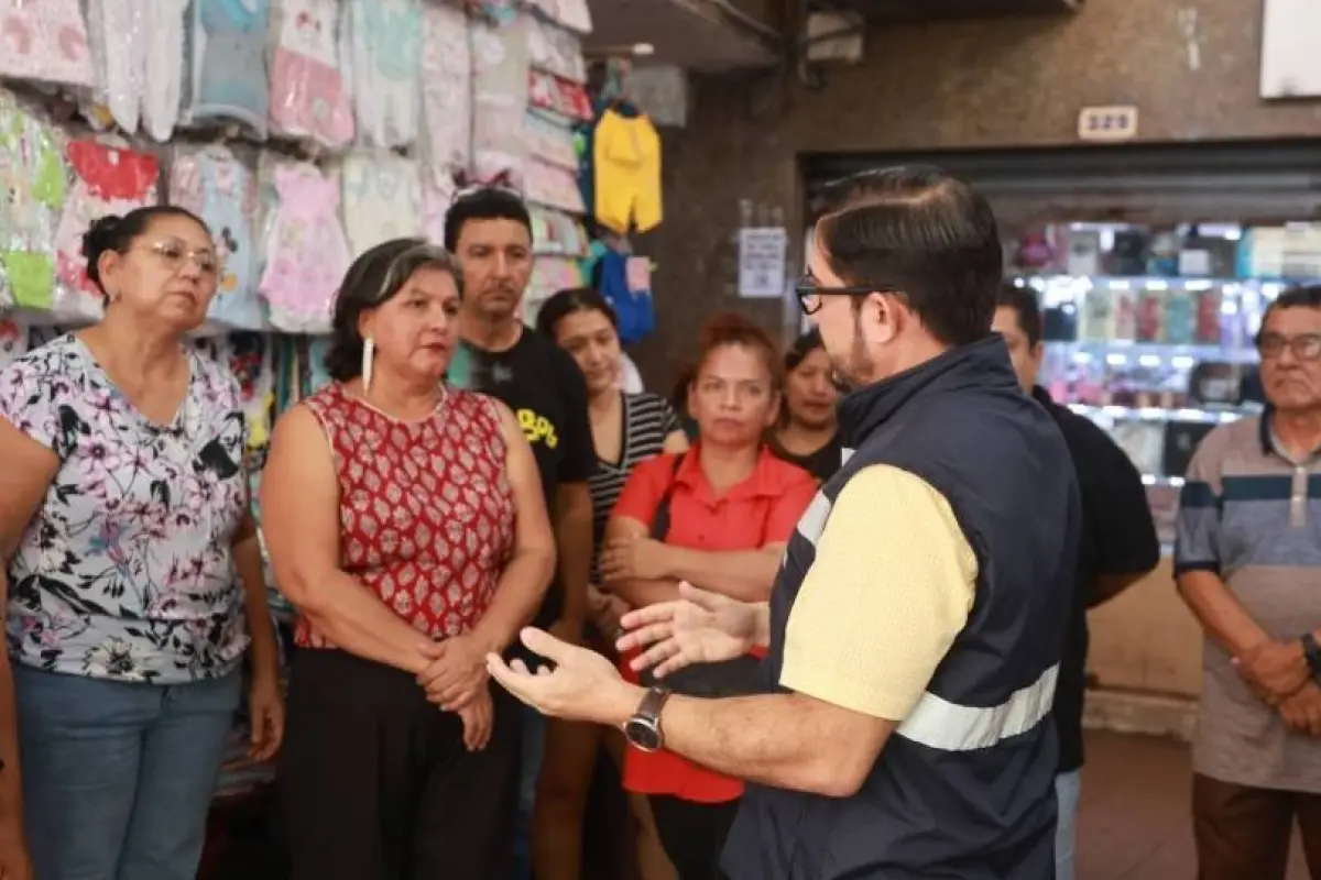 Autoridades y comerciantes coordinan cumplimiento de recolección de residuos en la Bahía