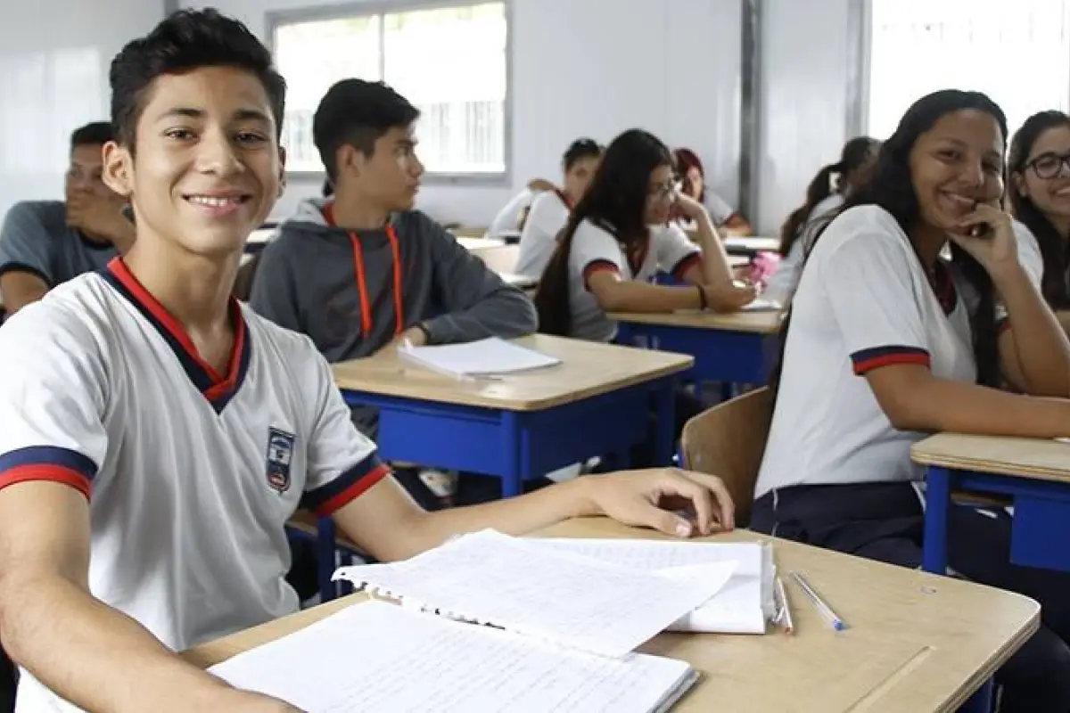 Guía oficial paso a paso para los traslados de estudiantes fiscales en el ciclo Costa-Galápagos 2026.