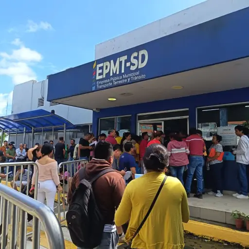 Más de 10.000 trámites acumulados complican la atención en la EPMT Santo Domingo