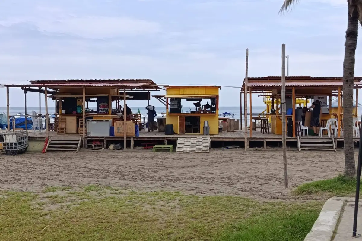 El proyecto de zonificación en la Playa El Murciélago contempla el traslado de los kioscos., El Diario